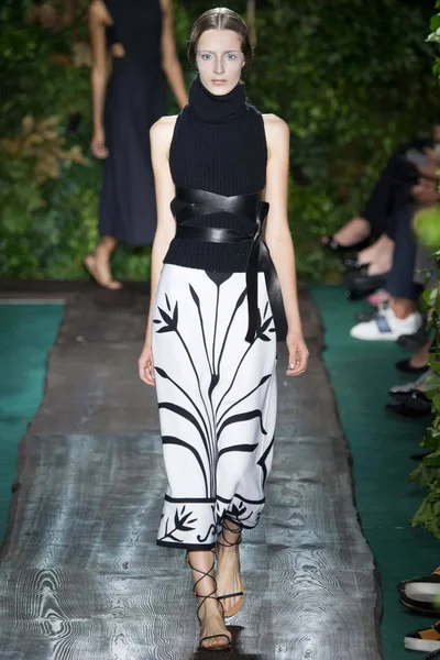 Look 7